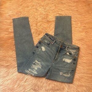 American Eagle Stretch Light Wash High‎ Rise Distressed Ripped Mom Jean Size 0